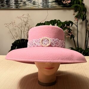 Elegant Pink Wool Wide-Brim Hat with Lace Detail and Pearl Buckle Accent
